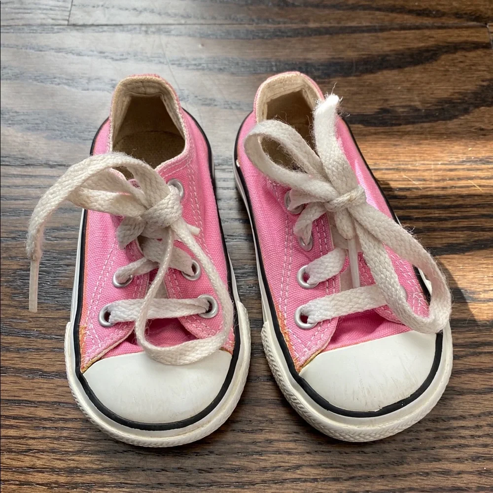 Pink Converse chuck Taylor size 4